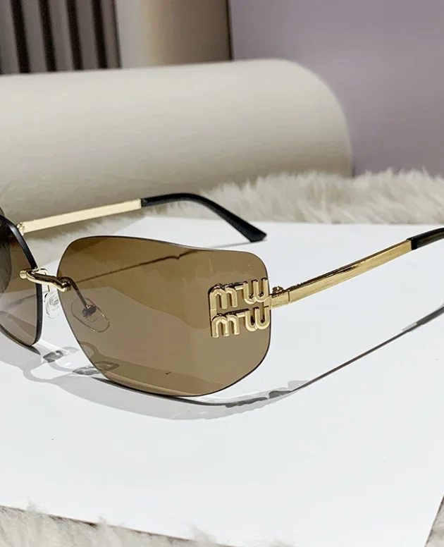 NEW Classic Sun Glasses Female Funky Metal Luxury Rimless Sunglasses Women BrandDesigner Rivets Rectangle Gradient Curved Shades